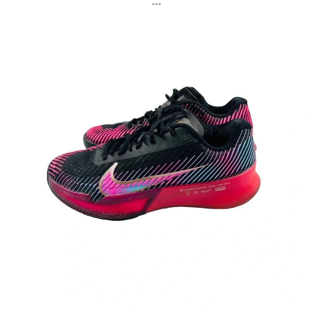 Nike Women’s Black Pink Gradient Training Sneakers